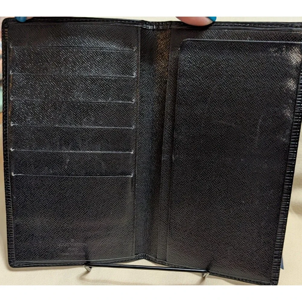 Louis Vuitton Epi Porte Carte Credit Bifold Wallet Passport Holder